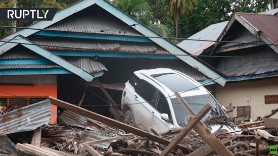  فيديو .. كارثة فيضانات تقتل العشرات في إندونيسيا