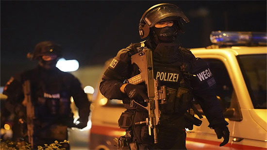 المفتي يدين الهجمات الإرهابية بـ فيينا: جماعات التطرف والإرهاب تسيء إلى الإسلام وتشوه صورته