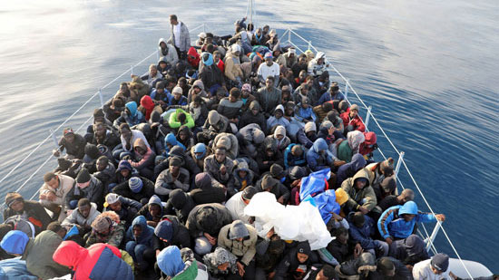 صحيفة اسبانية: موجات المهاجرين غير الشرعيين  لجزر الكناري تربك المصالح الأمنية