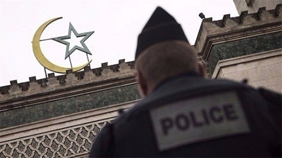 لاكروا: شرطة فرنسا ترصد 76 مسجد بباريس يروج للخطاب المتطرف والانفصالية