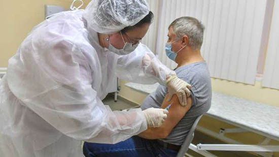 المرحلة الأولى من التطعيم بكورونا في روسيا