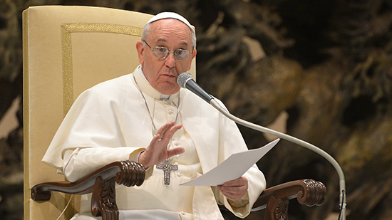البابا فرنسيس يجري حوارا حول تحديات اليوم في الكنيسة والعالم