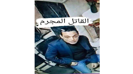 اول صورة للمتهم بقتل الخواجة حسني الخناجري جواهرجي بولاق واقتياده في حراسة أمنية مشددة إلى قسم الشرطة