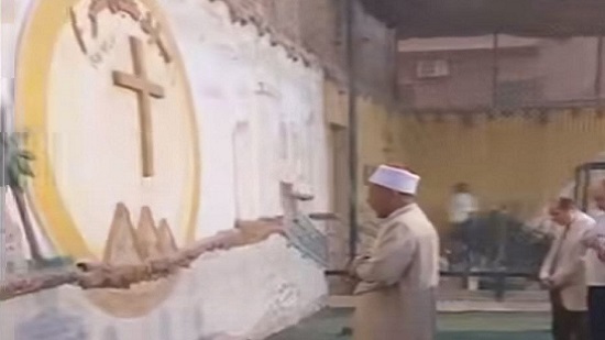 فيديو .. إقامة صلاة المغرب في كنيسة بالمنيا خلال شهر رمضان 