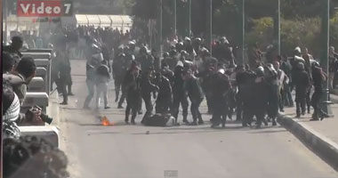 اشتباكات الأمن والمتظاهرين بكورنيش النيل - صورة أرشيفية