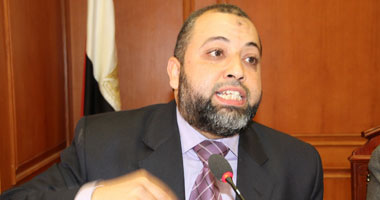  النائب طاهر عبد المحسن وكيل اللجنة التشريعية بمجلس الشورى