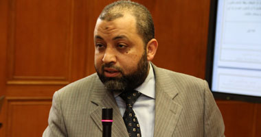 طاهر عبد المحسن وكيل اللجنة الدستورية بالشورى