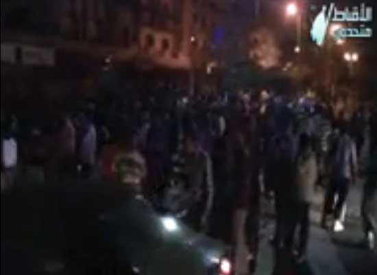 نزول عناصر ملثمة بالسلاح الآلي لمقر الإخوان بالمقطم لإرهاب المتظاهرين