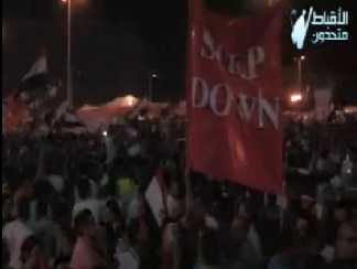 بالفيديو من قلب ميدان التحرير سخرية المصريين من بيان الرئاسة 