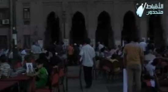  بالفيديو : توافد المتظاهرين على التحرير للإفطار الجماعى 