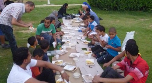 إيهاب ساويرس ينظم أفطار جماعياً بمصر الجديدة
