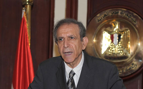 الدكتور حسام عيسى نائب رئيس الوزراء ووزير 