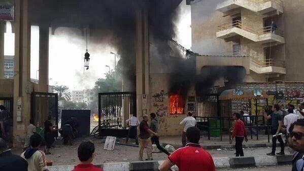 طلاب الاخوان اشعلوا النيران في جامعة المنصورة