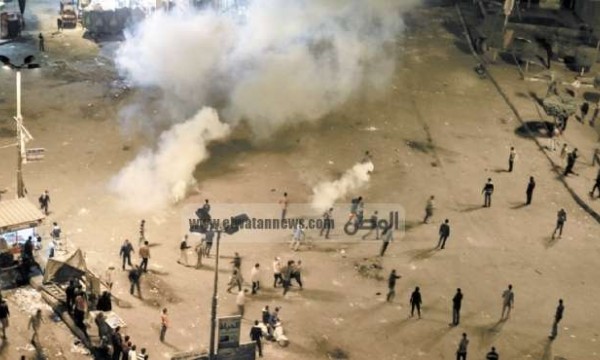 أمن الإسكندرية يطلق قنابل الغاز لتفريق مسيرة ليلية لأنصار المعزول