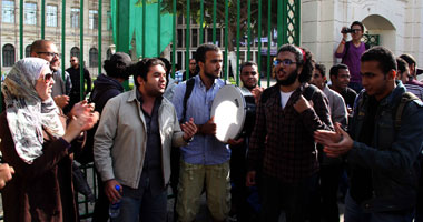 مظاهرة لطلاب الإخوان أمام جامعة القاهرة- أرشيفية