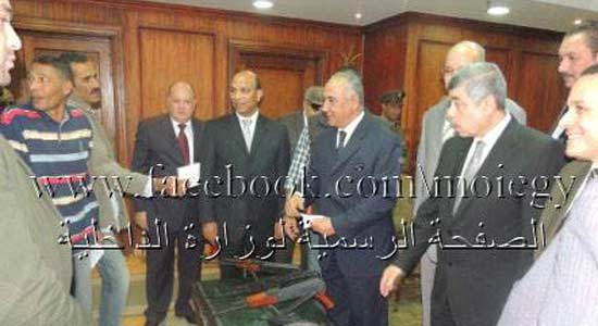  وزير الداخلية يكرم 10 ضباط وقيادات أمنية من أسيوط