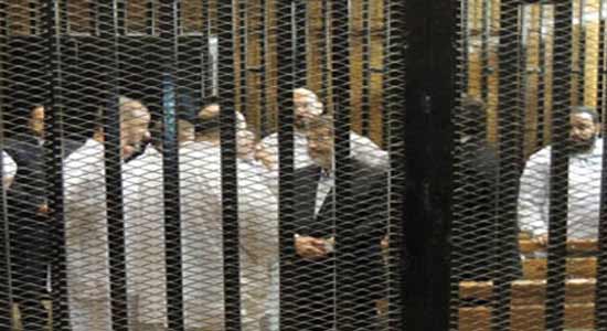 مرسي داخل قفص الاتهام