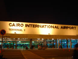 مطار القاهرة يرحل  ٥٧ سودانيًّا حاولوا التسلل إلى ليبيا
