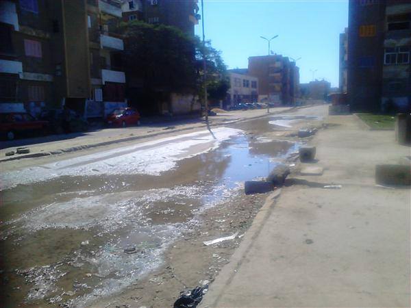 مياه الشرب تُغرق شوارع مدينة العبور بالسويس