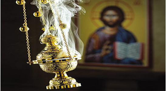 البخور فى الكنيسة:رائحته الزكية يرمز للصلاة القوية وارتفاعها الى فوق  