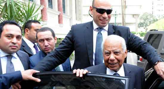 الببلاوي يغادر مجلس الوزراء