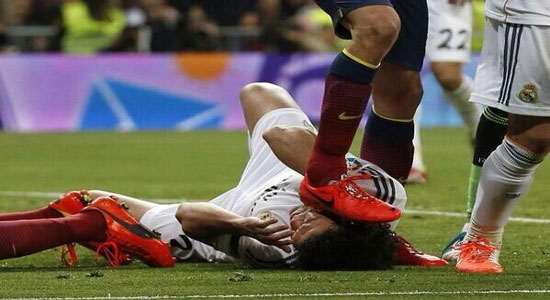 عنف لاعبي ريال مدريد ضد برشلونة