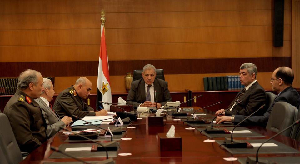  إبراهيم محلب يترأس اجتماع اللجنة الأمنية برئاسة الوزراء
