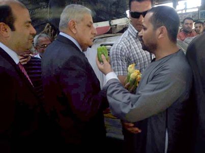 رئيس الوزراء في زيارة لـ سوق الخضروات في العبور