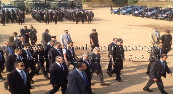 بالصور.. رئيس الوزراء ووزير الداخلية يتفقدان قوات تأمين الانتخابات