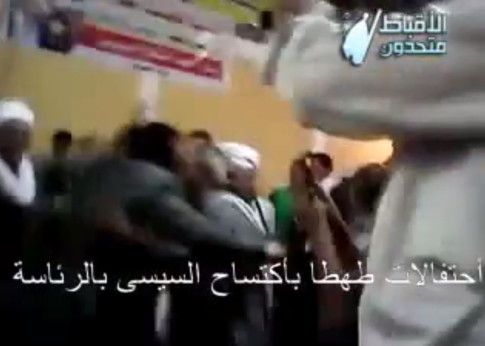 بالفيديو.. أهالي طهطها يرقصون على أنغام الأغاني الوطنية فرحًا بفوز المشير