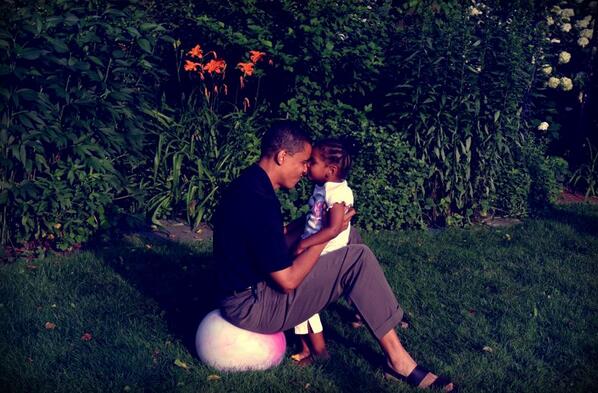  البيت الأبيض ينشر صورة لأوباما مع ابنته في 