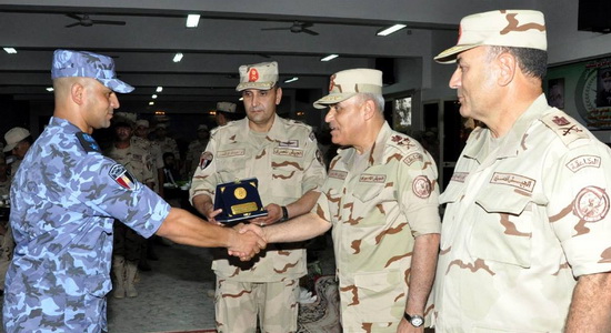 وزير الدفاع يلتقي برجال الجيش الثالث الميداني: سنظل دومًا الحصن المنيع لمصر
