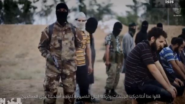 بالفيديو.. داعش يقتل الجنود السوريين بعد إجبارهم أن يحفروا قبورهم بأيديهم