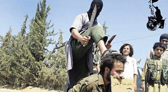 الذبح أسلوب «داعش» لإعدام خصومه