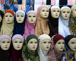 إيران تفرض الحجاب على المانيكان النسائي
