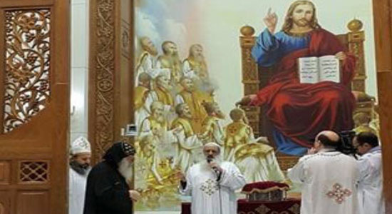 الأنبا بولا يصلي القداس الإلهي في الكويت