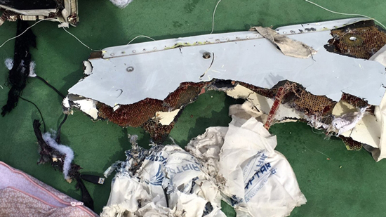 «سي إن إن»: السلطات الفرنسية تؤكد العثور على الصندوقين الأسودين للطائرة المنكوبة