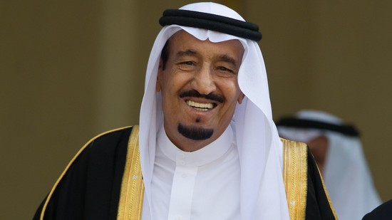 العاهل السعودي يتمنى الاستقرار في عيد الفطر