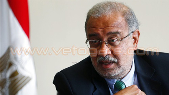 شريف إسماعيل يبحث مع وزير الصحة خطط تطوير المستشفيات الحكومية