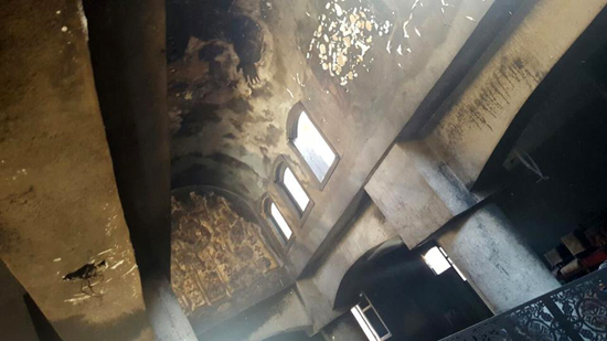 بالصور.. حرق كنيسة الملاك بالأقصر والمطرانية: المطافئ جاءت بعد أن قضى الحريق على الكنيسة تمامًا