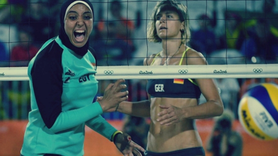 صحيفة إسبانية عن «لاعبة مصر المُحجبة»: «هذا ما تفعله بنا الأوليمبياد»