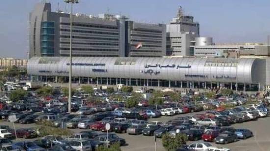 عاجل| طوارئ بمطار القاهرة عقب تسرب وقود من طائرة بضائع