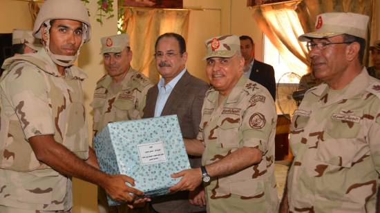  وزير الدفاع والإنتاج الحربي يتفقد القوات بشمال سيناء 