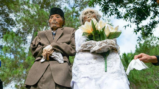 لماذا يخرج الإندونيسيون جثث موتاهم من القبور كل سنة؟