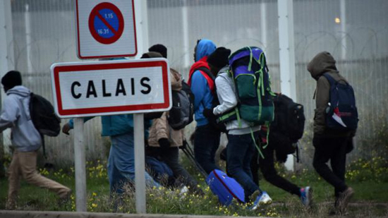 الجارديان : لاجئين مخيم كاليه: فرنسا بلد الحب وكل ما نعرفه عنها صناعتها للعطور 