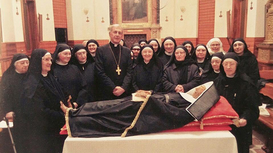 إخراج جثمان القديسة ريتا العجائبية بإيطاليا للمرة الثالثة خلال 60 عامًا