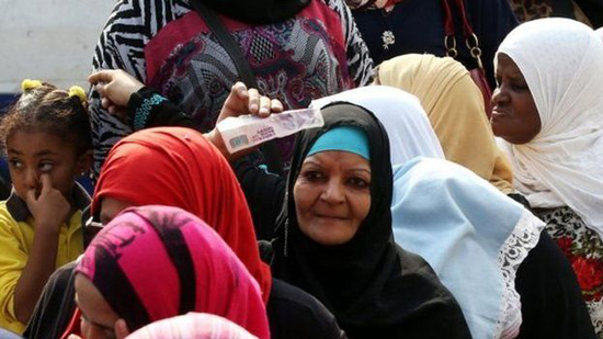 التايمز: الطبقة المتوسطة المصرية تنحدر للفقر 