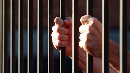 حبس أمين شرطة بتهمة الرشوة والتزوير أربعة أيام