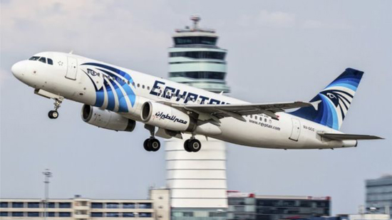 السلطات المصرية تسلم رفات ضحايا طائرة مصر للطيران المنكوبة لذويهم