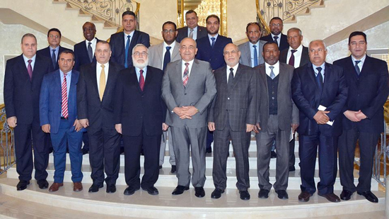 الفصائل الليبية تتعهد في القاهرة بإعادة بناء مؤسسات الدولة 